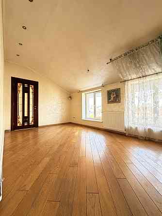 Продаж Квартира 7-кімнатна, 4/5 поверх на Декарта вул., 6 Львів