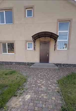 Продам двоповерховий будинок в Червоному Хуторі по вулиці Центральній 