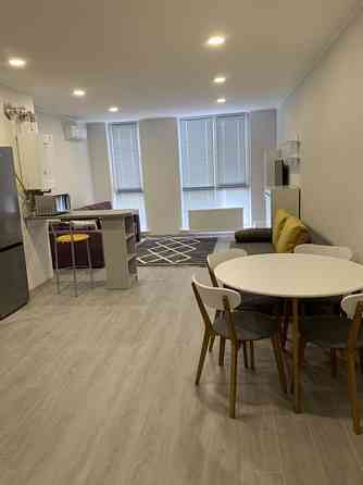 Оренда Квартира 1-кімнатна, 6/10 поверх на Центральна, 21а Киев