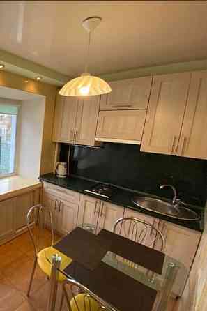 Оренда Квартира 1-кімнатна, 2/9 поверх на Лаврська, 4 Київ