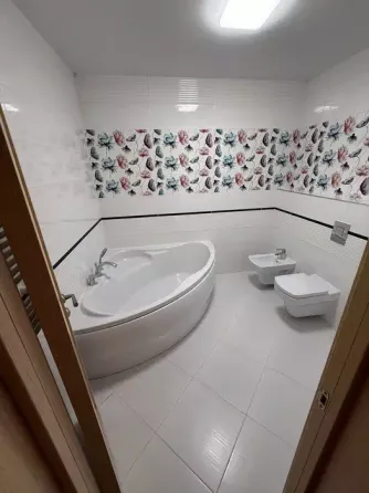 Продаж Квартира 3-кімнатна, 7/8 поверх на Двірська Krykhivtsi