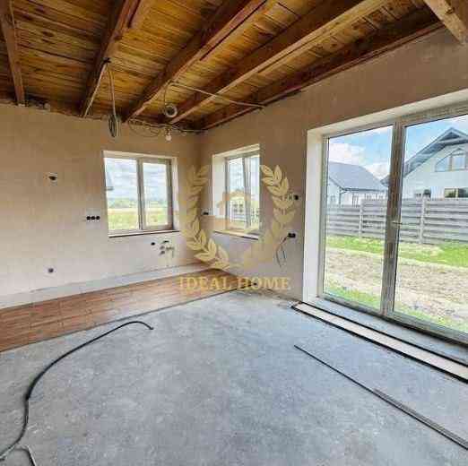 Продаж Будинок 4-кімнатний 