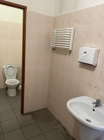 Здається Офісні приміщення площа 140 кв.м 1-й поверх Львів Зелена Львів