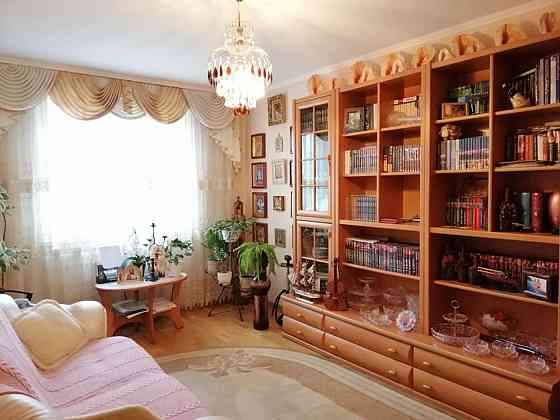 Продаж Квартира 6-кімнатна, 4/4 поверх на вул. Квітова L'viv