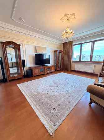 Продаж Квартира 4-кімнатна, 12/15 поверх на Володимира Івасюка вул., д. 4 Киев