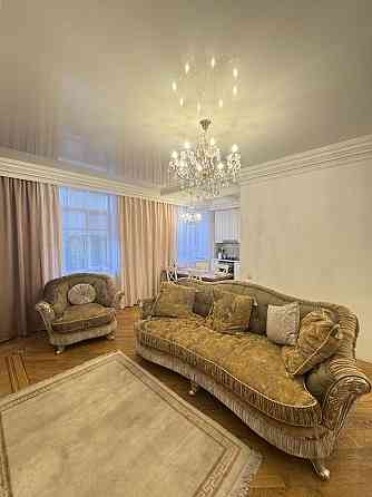 Продаж Квартира 3-кімнатна, 4/5 поверх на Гончара Олеся вул., д. 82 Kiev