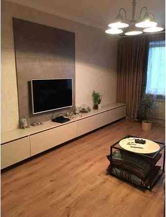 Оренда Квартира 3-кімнатна, 5/10 поверх на ул. Вишняковская Kiev