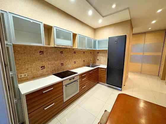 Продаж Квартира 2-кімнатна, 2/9 поверх на Оболонська Набережна вул., д. 3 Киев