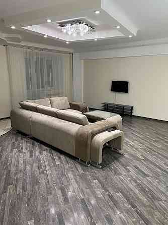 Продаж Квартира 3-кімнатна, 3/14 поверх на Вишняківська вул., д. 13 Kiev