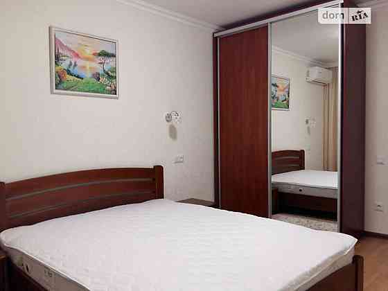 Оренда Квартира 3-кімнатна, 3/7 поверх на ул. Туровская Киев