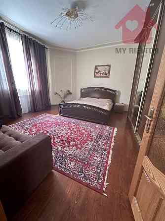 Продаж Квартира 5-кімнатна, 1/2 поверх на Українська Ужгород