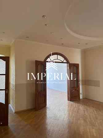 Продаж Квартира 3-кімнатна, 12/18 поверх на вул. Срібнокільська Kiev