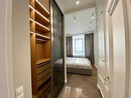 Оренда Квартира 3-кімнатна, 2/8 поверх на Фонтанская Дорога ул., 77а Одеса