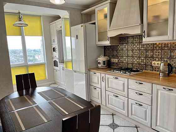 Продаж Квартира 3-кімнатна, 11/12 поверх на Владимирская ул., 1 Dnipro