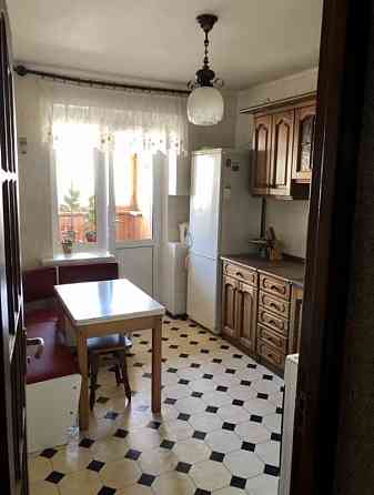 Оренда Квартира 3-кімнатна на Анны Ахматовой ул., 10 Київ