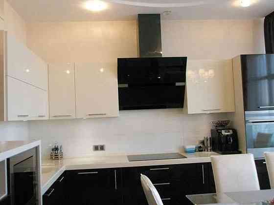 Оренда Квартира 3-кімнатна, 10/27 поверх на ул. Соломенская Kiev