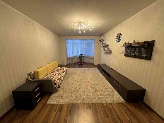 Продаж Квартира 3-кімнатна, 2/10 поверх на Хмельницька вул., д. 10 Kiev