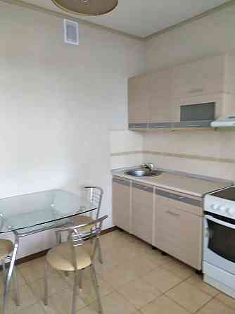 Оренда Квартира 1-кімнатна, 21/25 поверх на вул.Воскресенська, 12-а Kiev