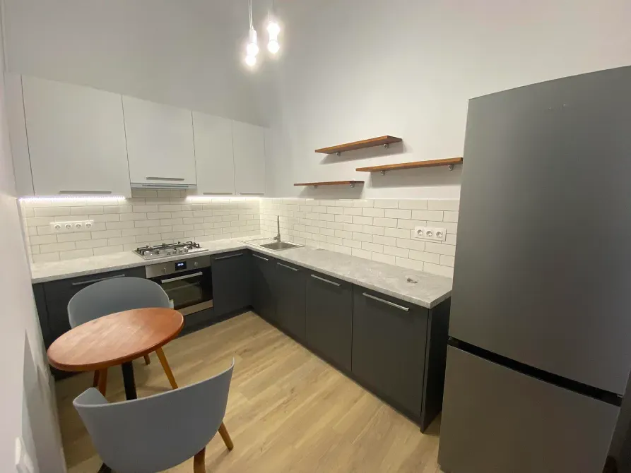 For rent 2-room Apartment 70 sq.m Валова L'viv - photo 2