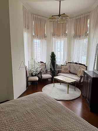 Оренда Будинок 3-кімнатний на Хрещатик вул., 27 Київ