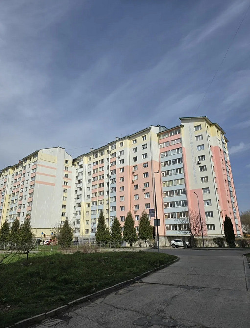 Продаж Квартира 3-кімнатна, 10/10 поверх на Тролейбусна, 32 Угринів - фото 1