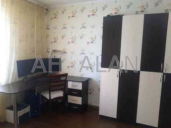 Продаж Будинок 3-кімнатний на Руденко Лариси вул., 3А Kiev