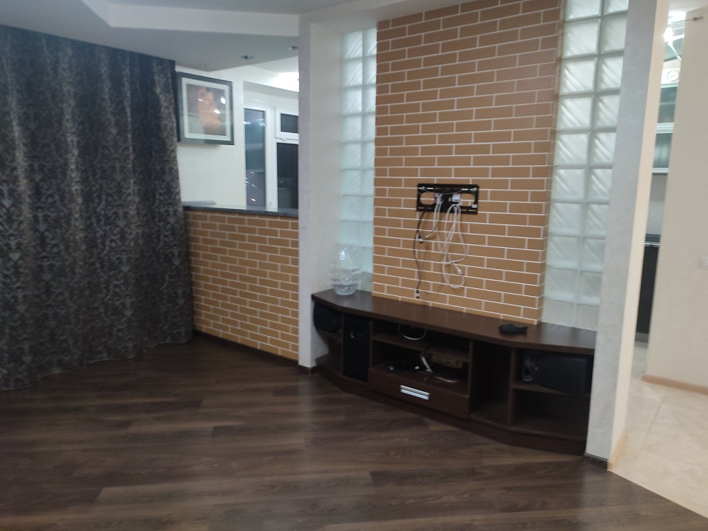 Продам красивую просторную квартиру с прекрасным  панорамным видом на Лиман Нерубайське - фото 1