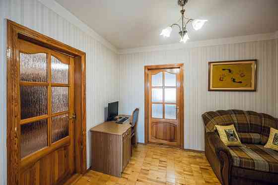 Продаж Квартира 3-кімнатна, 14/16 поверх на Рональда Рейгана вул., д. 26 Kiev