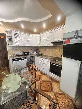 Продаж Квартира 3-кімнатна, 15/16 поверх на Ревуцького вул., д. 19/1 Київ