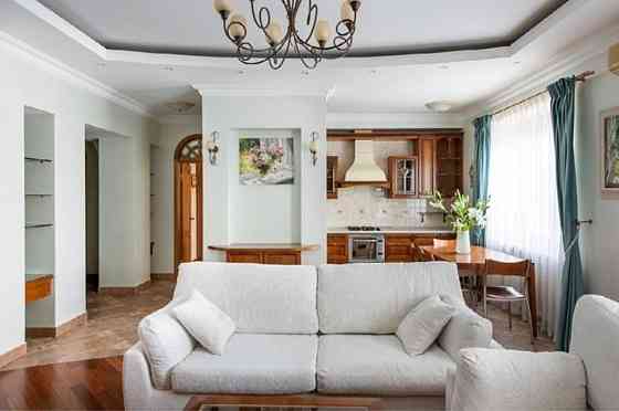 Продаж Квартира 4-кімнатна, 7/9 поверх на Антоновича вул., д. 4/6 Київ