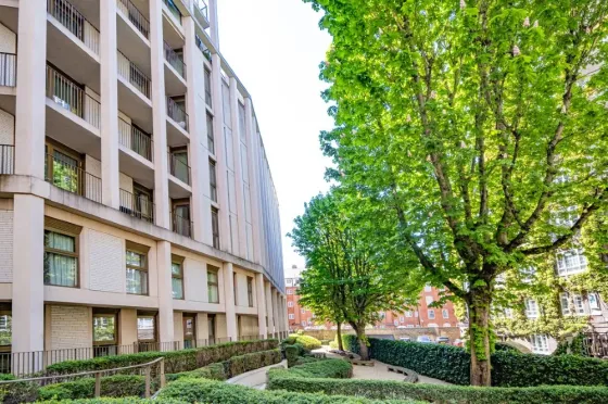 Apartment abroad 110.6 sq.m 2 rooms floor 4 London, at Вестминстер London