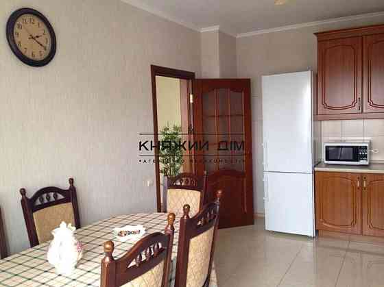 Оренда Квартира 3-кімнатна, 15/25 поверх на Нежинская ул. Київ