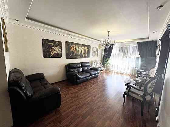 Продаж Квартира 4-кімнатна, 4/16 поверх на 8 Марта ул., 9 Dnipro