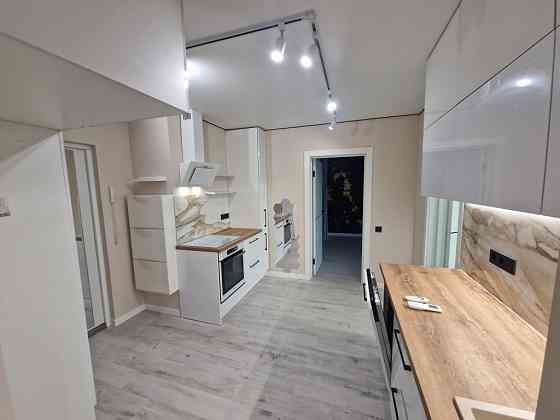 Продаж Квартира 2-кімнатна, 25/25 поверх на Данченка вул., д. 1 Kiev