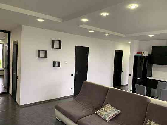 Оренда Квартира 3-кімнатна, 1/1 поверх на вул. Центральна Осещина