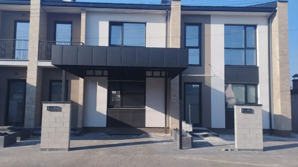 Продаж 2-поверховий Котедж з ділянкою 1.5 сот 135 кв.м 4 кімн. на О. Капуша Ужгород - фото 1