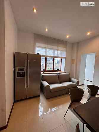 Оренда Квартира 3-кімнатна, 9/10 поверх на вул. Жилянська, 30А Kiev