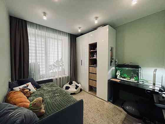 Продаж Квартира 3-кімнатна, 4/10 поверх на Хмельницкого Б. ул., 11А Dnipro