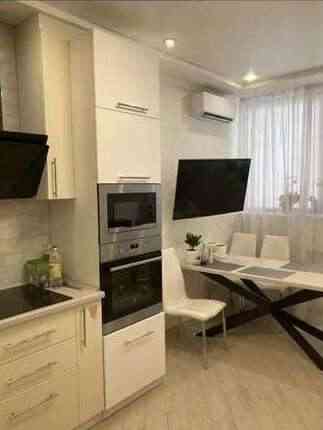 Оренда Квартира 2-кімнатна, 18/18 поверх на Драгоманова, 2а Київ