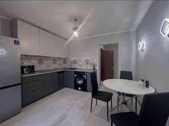 Оренда Квартира 1-кімнатна, 17/19 поверх на улица Драгоманова, д.1 Київ