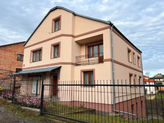 For sale 2-storey House with land 8 ares 330 sq.m 6 rooms at Яблунева 21 Ternopil'