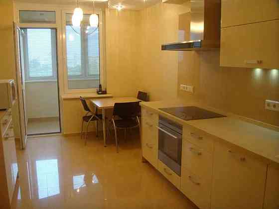 Оренда Квартира 3-кімнатна, 8/25 поверх на пр. Валерия Лобановского Kiev