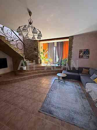 Продаж Будинок 5-кімнатний на Садова 136-а вул., 1 Киев