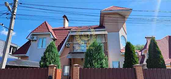 Продаж Будинок 6-кімнатний 