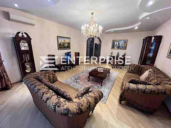 Продаж 3к Квартира 159.4 кв.м Молдавская вул. Київ