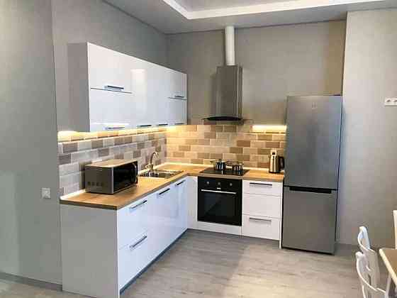 Оренда Квартира 1-кімнатна, 24/25 поверх на пр. Академіка Глушкова, 9в Киев