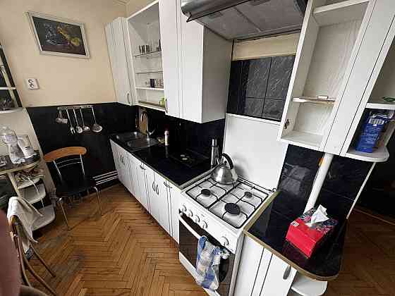 Продаж Квартира 3-кімнатна, 4/5 поверх на вул. Манюха В. Ивано-Франковск