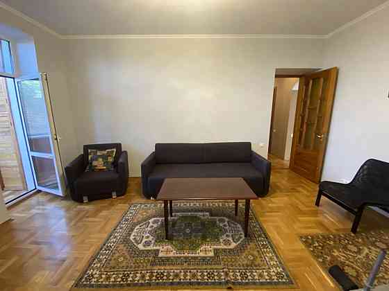 Оренда Квартира 2-кімнатна, 4/5 поверх на Капиловська 2а Київ