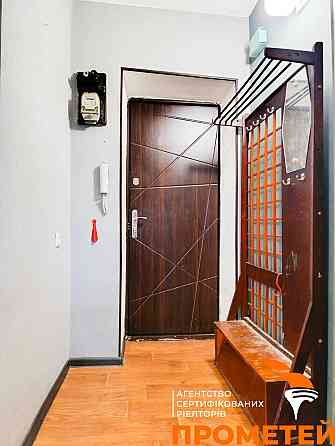 Продаж Квартира 1-кімнатна, 5/5 поверх на Харківське Шосе, 8. Киев