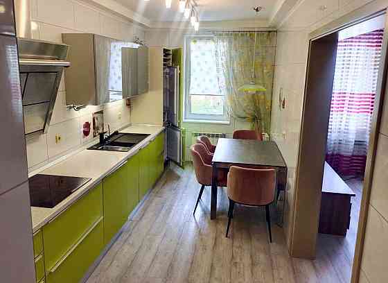 Продаж Квартира 3-кімнатна, 7/16 поверх на 8 Марта ул., 9Б Дніпро